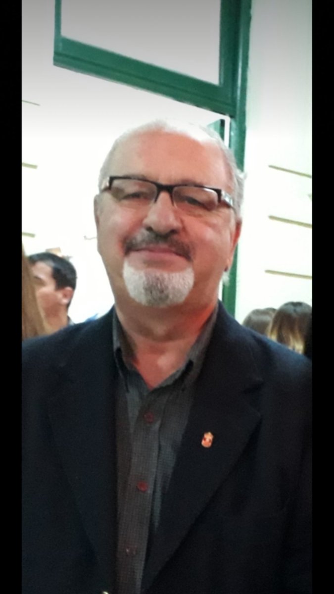 Mili_Molini02's tweet photo. La escuela de mierda no nos dejo hacer duelo, pero hoy todos estamos de luto. Siempre en nuestros corazones querido chofer Alberto. QEPD https://t.co/STLlSqzcon