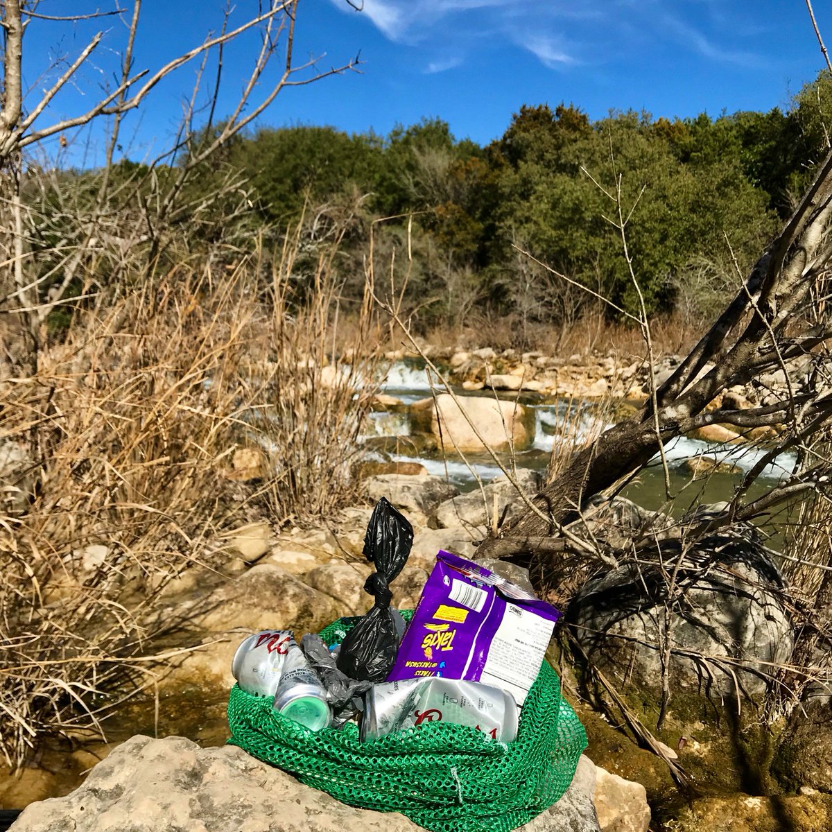 kabtweet's tweet photo. To celebrate #EarthDayWeek, Julie Sondecker of #365DaysofHiking is taking over our Instagram starting Monday! She will be taking us along as she collects litter while hiking each day for 7 days! Learn more about Julie and our #KABtrashhike challenge. https://t.co/gBXWlJDB8T https://t.co/xhfpzJdZmq