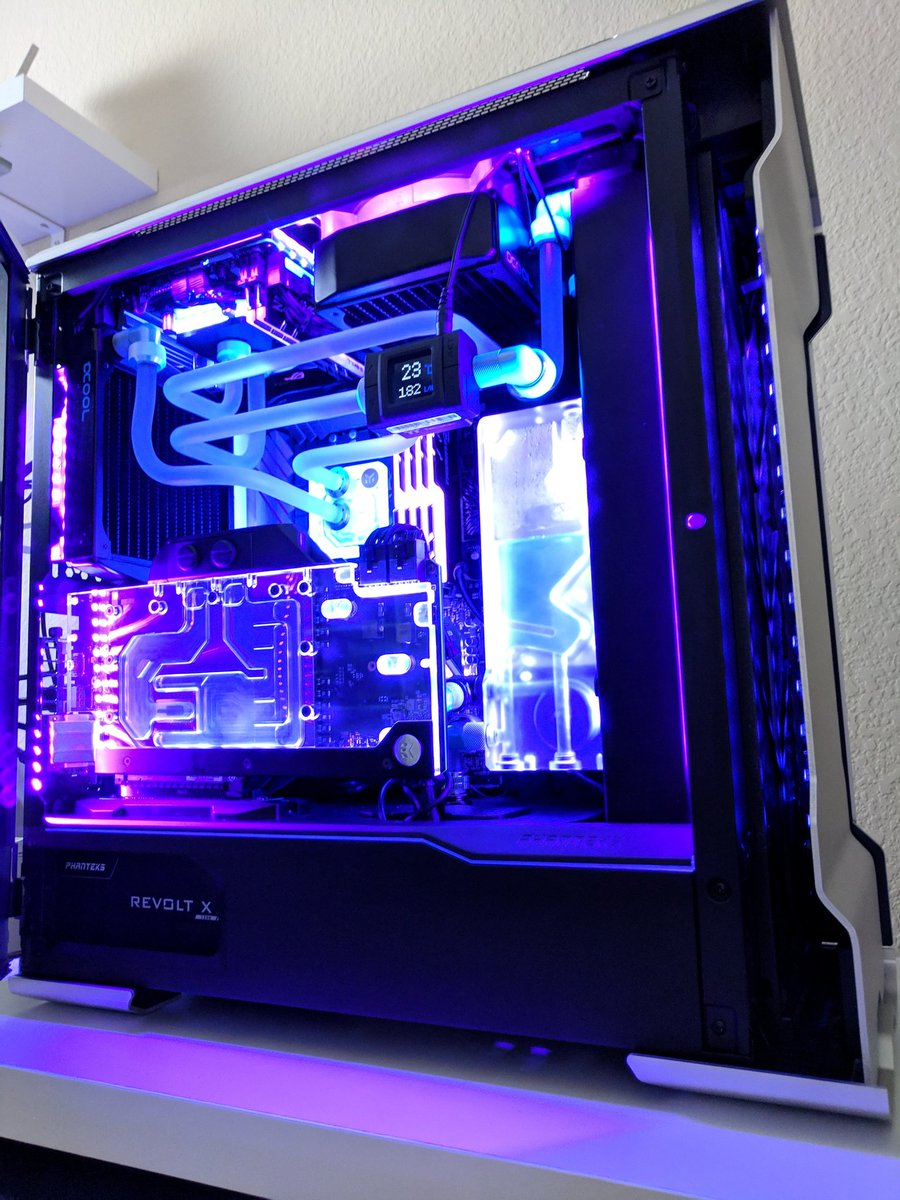 ST335i's tweet image. #phanteksbuild  #evolvx  #dualsystem  my Fryin Ryzens build