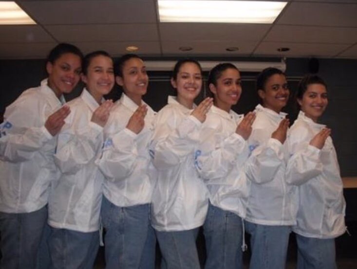 MyStyle_n_Grace's tweet image. We old, old. 😩💙 Happy 8 years Chakra. Love you ladies foreevaAaa #Spring11 #LLTM #MuuuUuuu