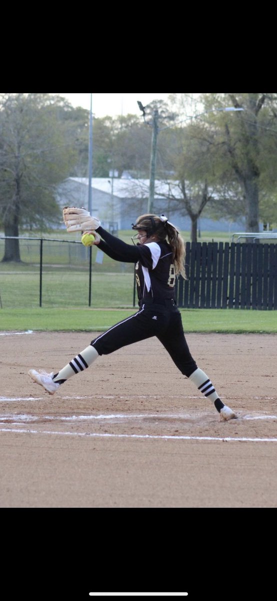 braelynboykin's tweet photo. Everything we do is for each other and for the love of the game #dontcountusout #eyeson85 @ECCCSoftball https://t.co/8WnqCeKIpe