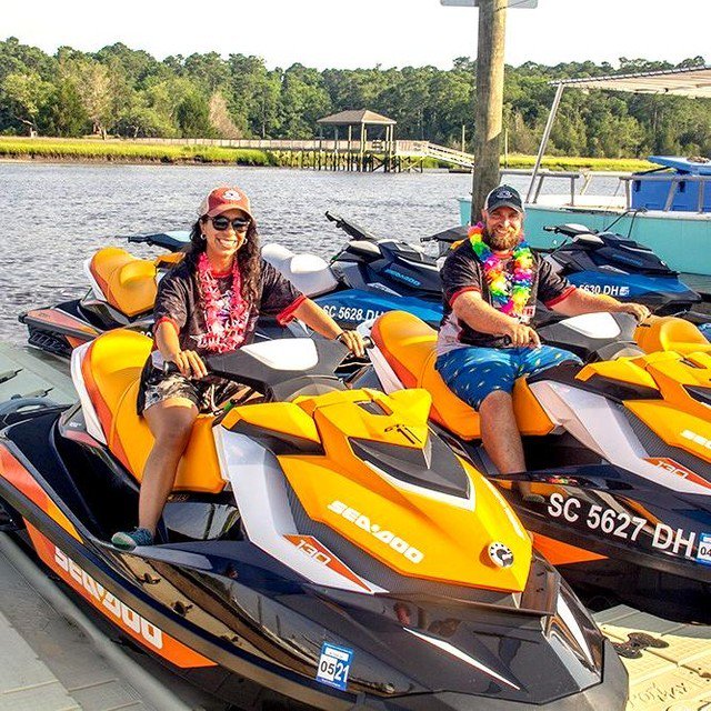 VisitLR's tweet image. 🚤🌊 One of the best things about #Spring here is getting out on the water. @littleriverwatersports #jetskis #basicallysummer #littleriversc #waterway #getoutside #river #icw bit.ly/2IGc1bR