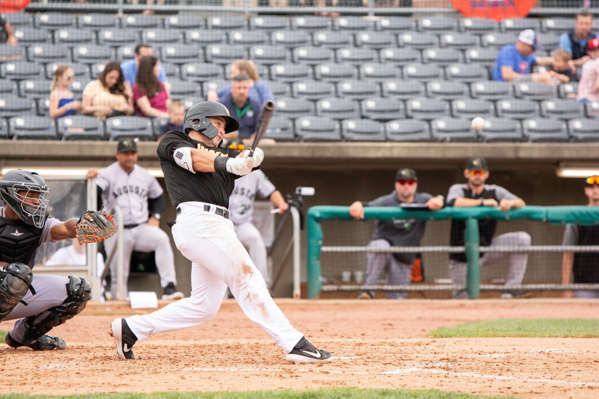 #BOBBYBOMB 💣💣
@BobbyHoneyman goes yard for the second time this year (358 feet) in the fifth, and we now lead it 7-1! #PowerUp