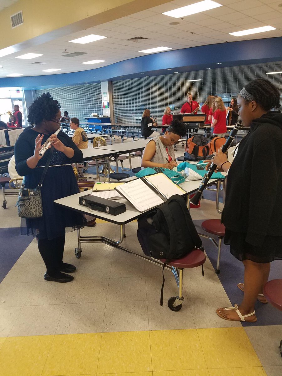 SelmaSchools's tweet photo. Scholars from @R_B_HUDSON and @SchoolDiscovery participated in a Solo and Ensemble Band Competition on yesterday. 30 scholars placed 1st and 19 placed 2nd! Way to go!! #TeamSelma https://t.co/nEioFyG71m