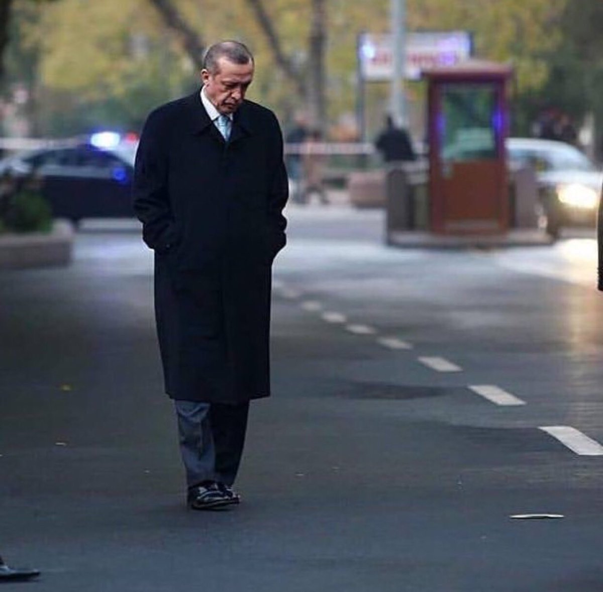 lokmanerr's tweet photo. "Yalnızlığımı biliyorum ama mücadelemi sürdüreceğim" dediğin günde haykırmıştık yine haykırıyoruz mu millet seni YALNIZ BIRAKMAYACAK. #ÖlümüneERDOĞAN https://t.co/VigFbOcgMt