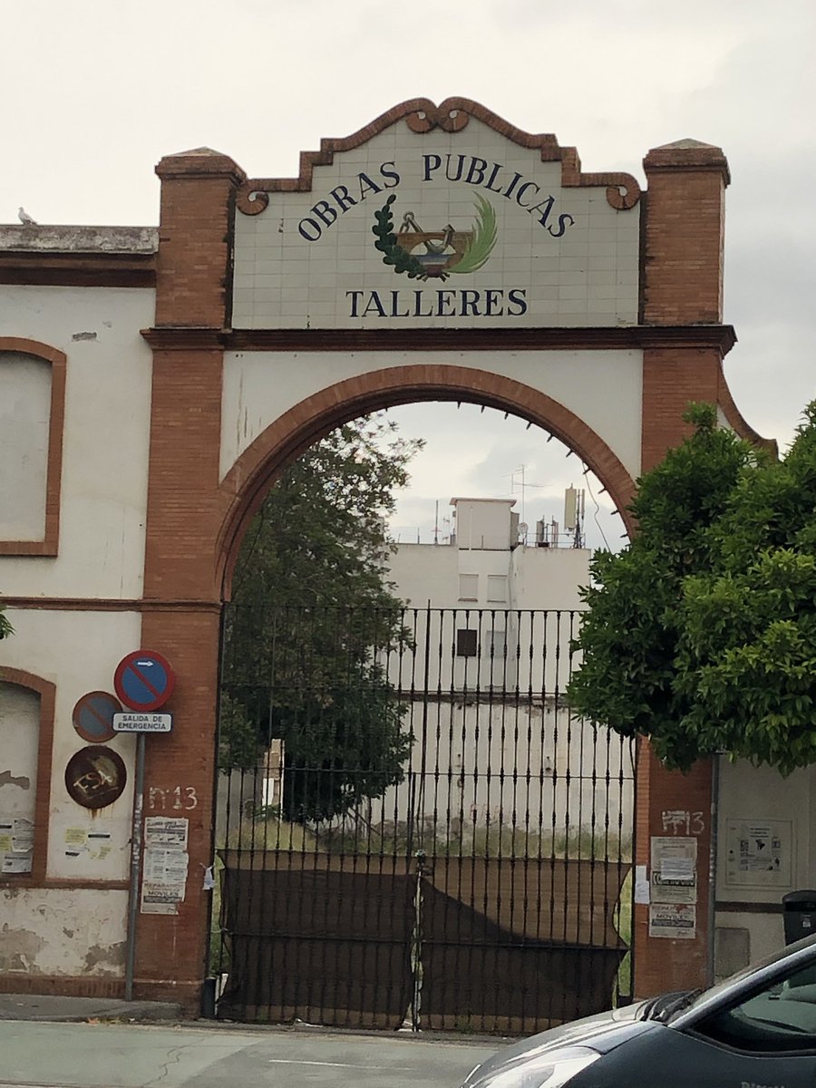 GabriPuche's tweet photo. Cosas de un Miércoles distinto en Sevilla https://t.co/pX9AcFElqm