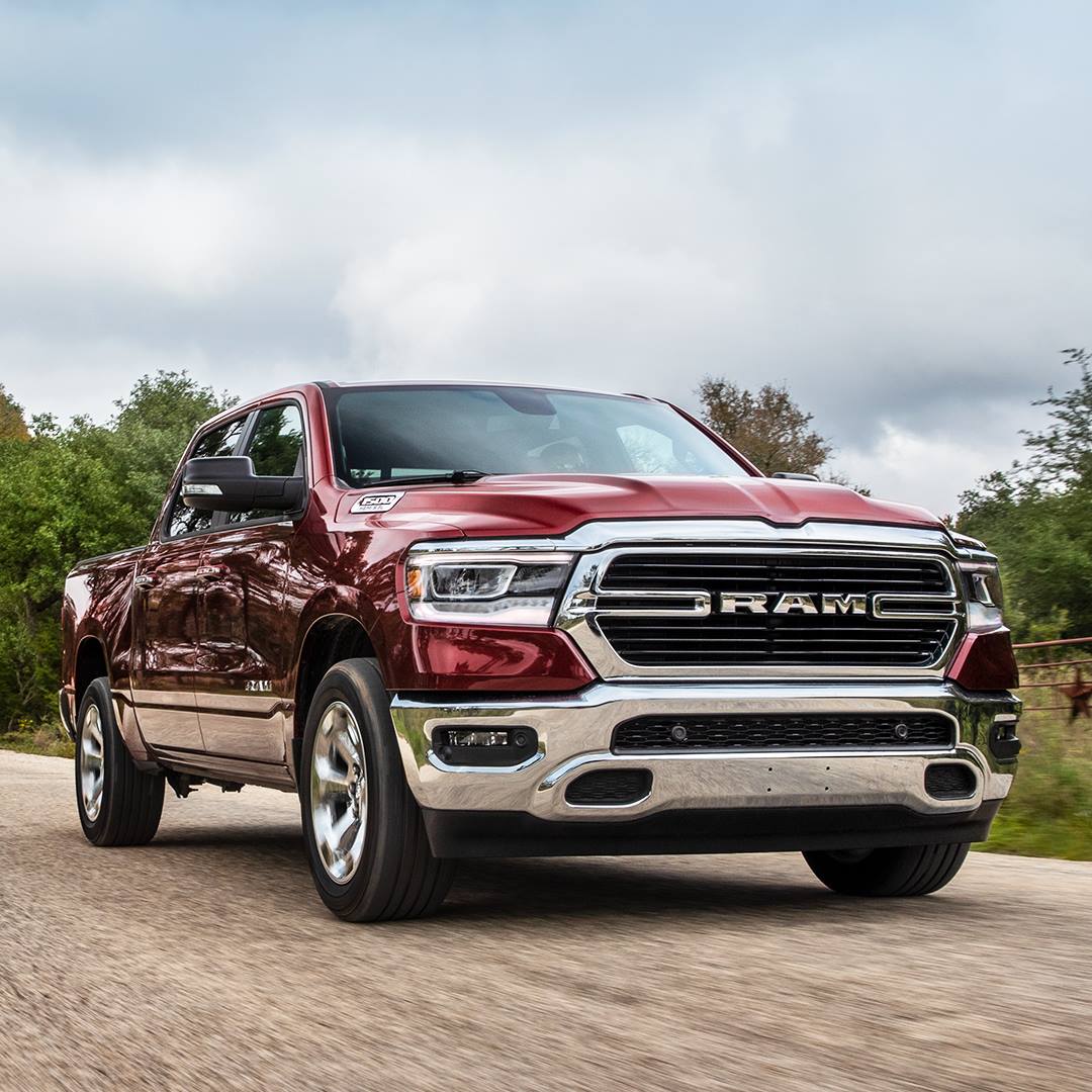 Lebanon_CDJR's tweet photo. Spring is looking SO good! Purchase a 2019 Big Horn DT C/C V6 4x4 $0 Down, $289 a Month, for 36 Months
or $1999 Down, $199 a Month, for 36 Months!

*See dealer for details. https://t.co/MtwGm4qrn9