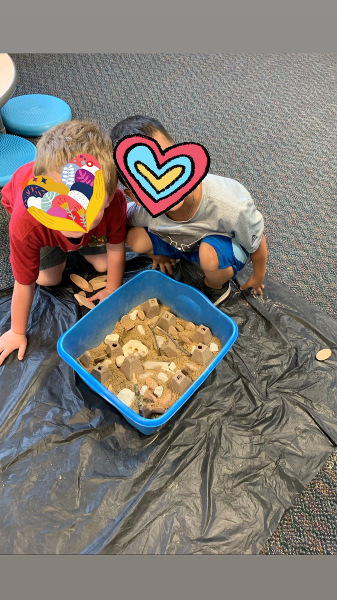 SullivansKinder's tweet photo. A little bit of rain won’t hold us back from having our nature makerspace! #risd #robinsonprimary #makerspace https://t.co/EMOIXAKQzA