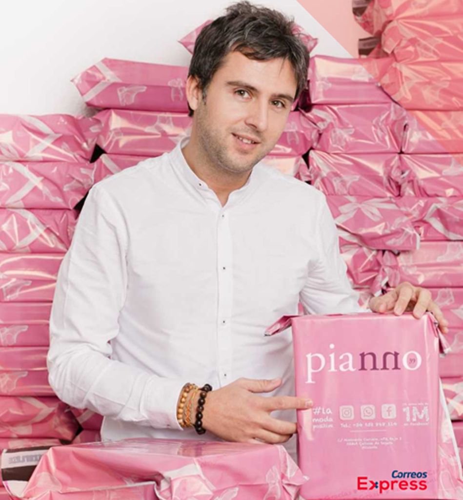 Economia_3's tweet photo. 🔝 🔝 @Pianno39 confía sus envíos de ropa y complementos para mujer a Correos Express @CorreosExpress  https://t.co/BoDbU4weRh https://t.co/sCKRy8Gq5Q
