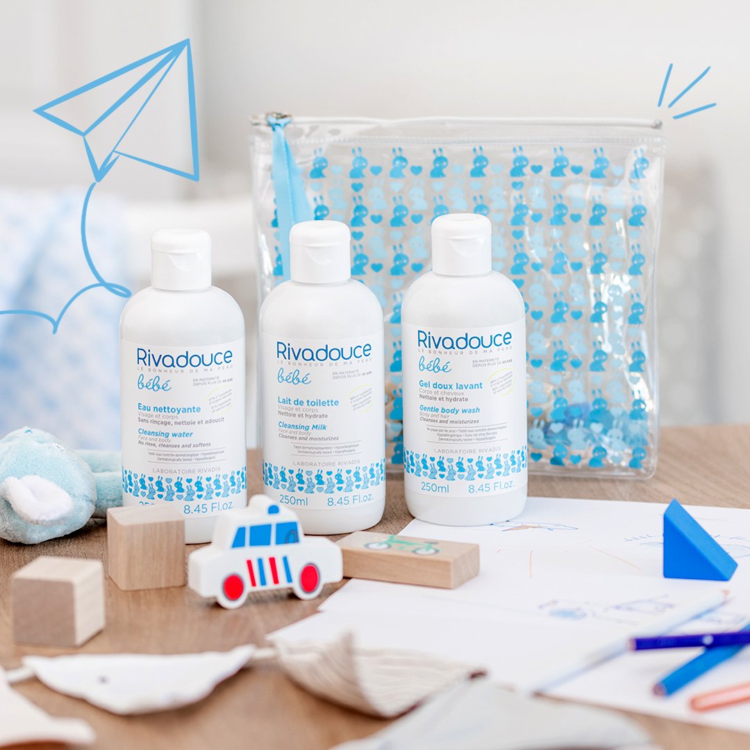 Pour partir en balade avec bébé le temps d'un long week-end, pensez à notre trousse voyage composée d'une Eau nettoyante 250ml, d'un Gel doux lavant 250ml et d'un Lait de toilette 250ml. 3 indispensables pour prendre soin de bébé en toute praticité : bit.ly/2U9njeZ.