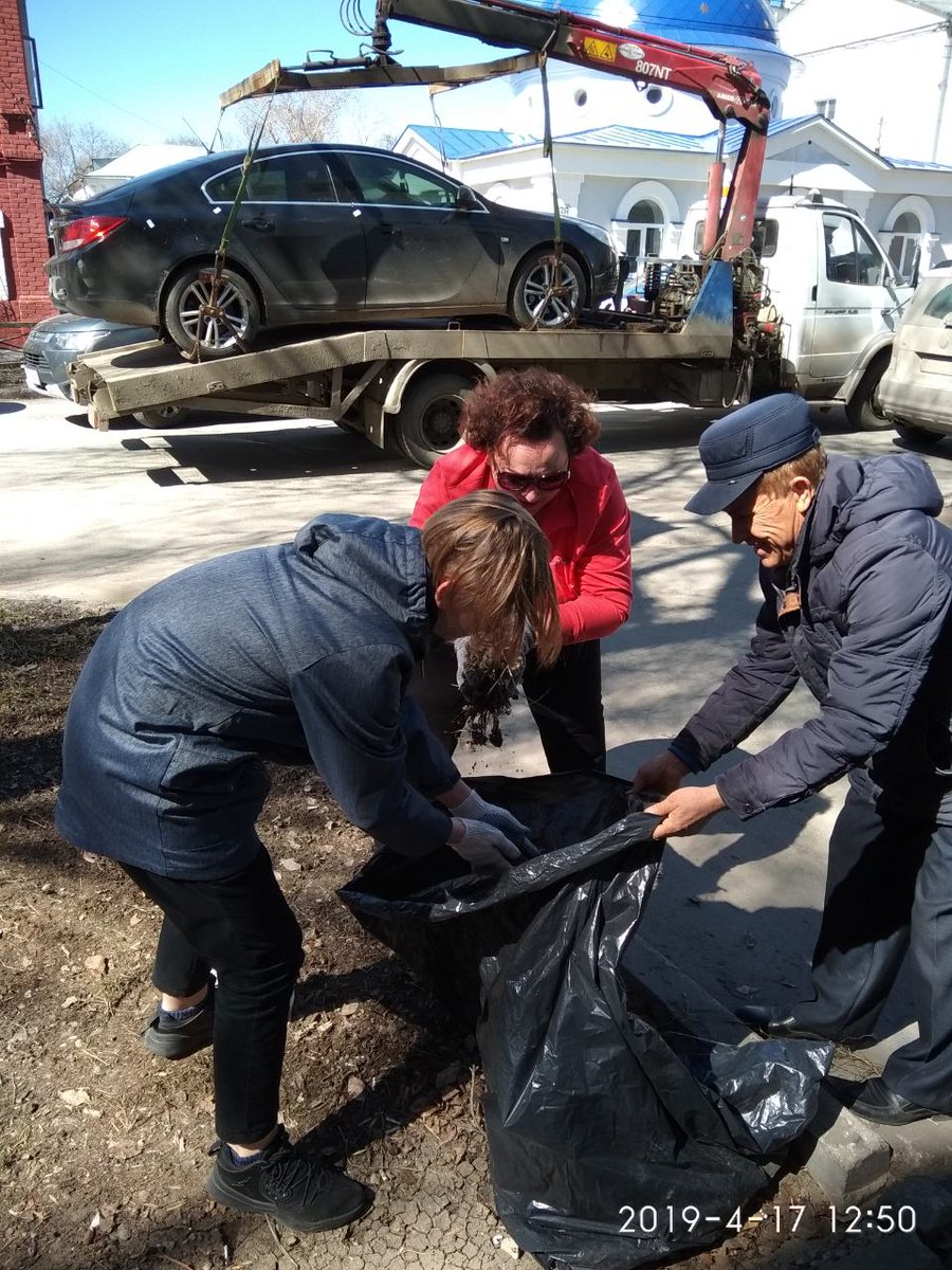 Сегодня в рамках средника помогли соседям. Очистили от листвы и мусора газон  у дома Степана Разина 47. Вместе сделаем наш город чище!