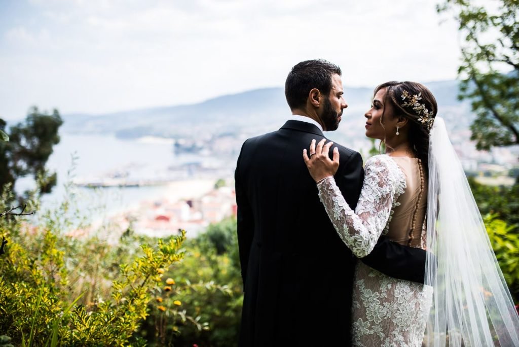 munaluchiBride's tweet photo. Featured in the #munawinter19 issue of @MunaLuchiBride!
Weddings are an occasion that brings everyone together in celebration of love. For Tatiana and Iago, it would also be the place from which their own love first began.
https://t.co/GJuOfFPltD https://t.co/yJsEHUIB0z