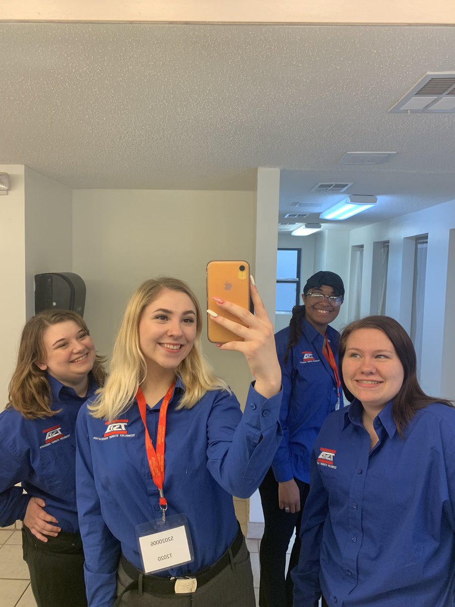 Kadynnoel's tweet photo. Airport security or technology students? #TSAState https://t.co/eNdgmP1O3E