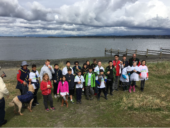 CityofSurrey's tweet photo. A big thank-you to the #SurreyCleanSweep volunteers that cleaned up our parks, neighbourhoods, and streets over the weekend. Volunteers collected 35+ bags of garbage! View areas and images that have been served by our volunteers in #CleanSweep 2019: https://t.co/SB2ey6Nb9T https://t.co/auoqWnx6Az