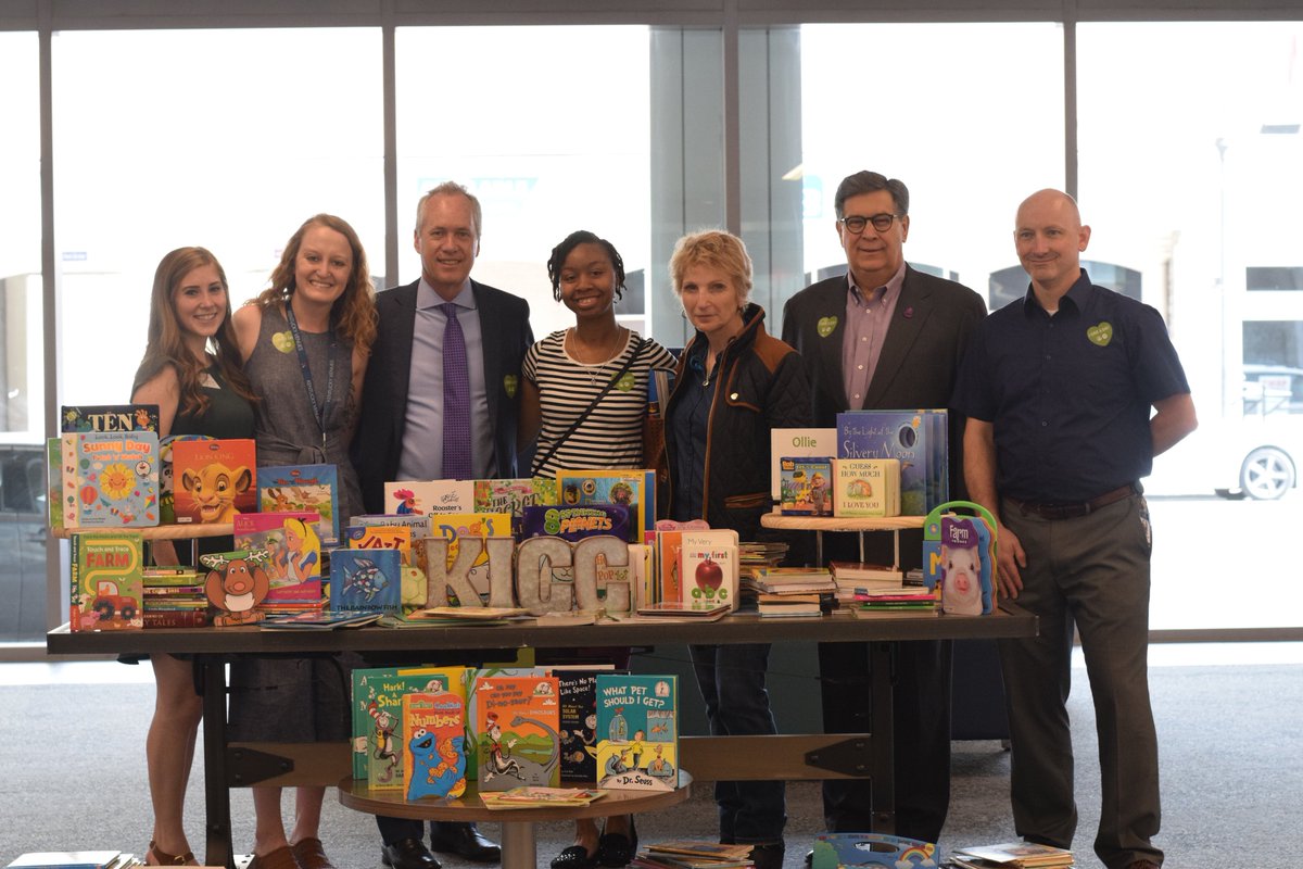 KYConvention's tweet photo. #KICC is proud to have participated in #GiveADayLou2019 with TWO events here today! A @KyVenues book drive benefiting @FamilyScholars &amp; a @KYRedCross Community Blood Drive happening until 3PM.

Thanks to @louisvillemayor for stopping by both drives! https://t.co/EfDLgOFS6q