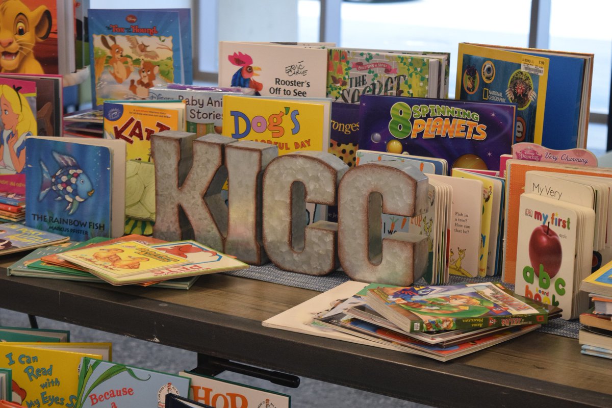 KYConvention's tweet photo. #KICC is proud to have participated in #GiveADayLou2019 with TWO events here today! A @KyVenues book drive benefiting @FamilyScholars &amp; a @KYRedCross Community Blood Drive happening until 3PM.

Thanks to @louisvillemayor for stopping by both drives! https://t.co/EfDLgOFS6q