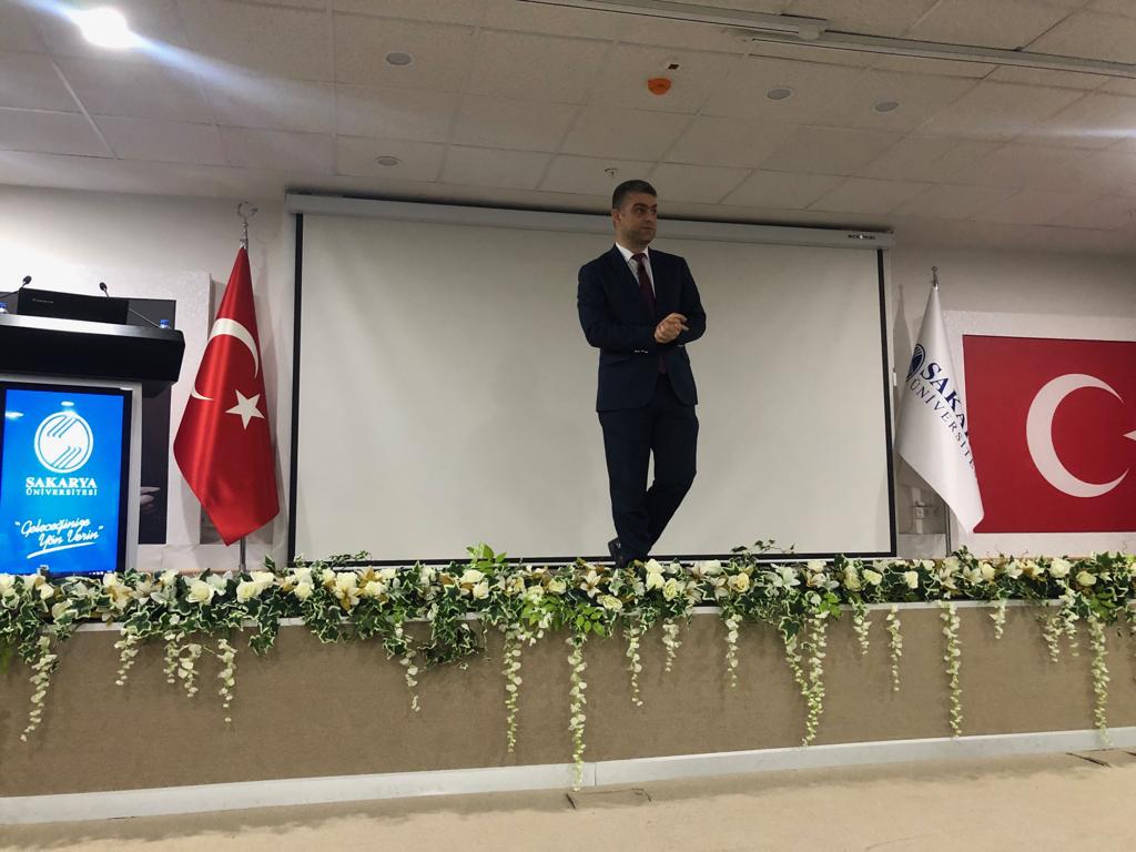 abihayatsau's tweet photo. Hendek Eğitim Fakültesi'nde Sait Çamlıca Hocamızın katılımıyla Çocuk Dili ve Yeni Dünya adlı programımızı gerçekleştirdik.Katılımcılara ve emeği geçen herkese teşekkür ederiz. https://t.co/pxXaBVd5T3