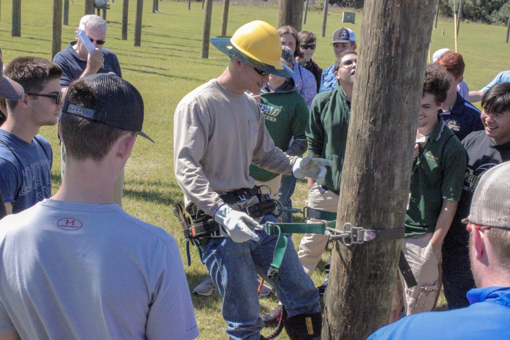 kevinyurasek's tweet photo. Had a great time at @LSSCedu Sumter Ctr for #ThankALineman Day yesterday! Over 160 high school students came out to learn about the profession &amp; enrolling at @LSSCedu. Thanks to @DukeEnergy &amp; #LeesburgFL Electric for your support! #FLworkforceengine https://t.co/YJBy6hbjWG