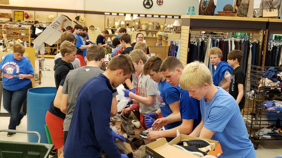 NHS_Titans's tweet photo. The #NorrisTitans #ClassOf2022 lent a helping hand at the @PCMLincoln Help Center today. They cleaned, organized and helped get donations ready for distribution!
#OneDayWithoutShoes #ServiceLearning #StudentsRock
🔴🤝🔵🤝⚪ https://t.co/8WXL73jnAl