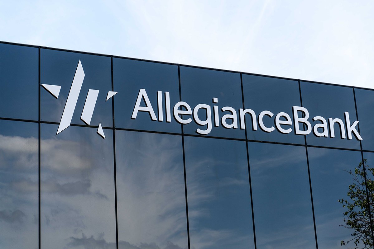 NationalSignsTX's tweet photo. We have the privilege of working with Allegiance Bank who consistently uses their resources to give back to the Houston community. We love your new look! #nationalsigns #creatinglandmarkstogether #houstonsigns #houstongivesback #allegiancebank #refreshandrebrand https://t.co/pJnAIRB5YX