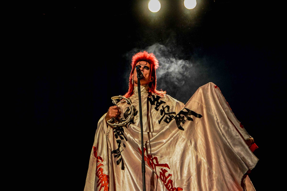 absolutebowie's tweet photo. #PrestwichEvent for #DavidBowie fans on Friday 24 May.
#AbsoluteBowie play #longfieldlive part of @BuryVenues
Tickets & info->> https://t.co/83V6CLJ9f9
"Lovingly crafted #Bowie show" NME
Pic: @Cobspix
#LongfieldSuite #Bury #BuryHour #Prestwich https://t.co/BKZM6AKn01