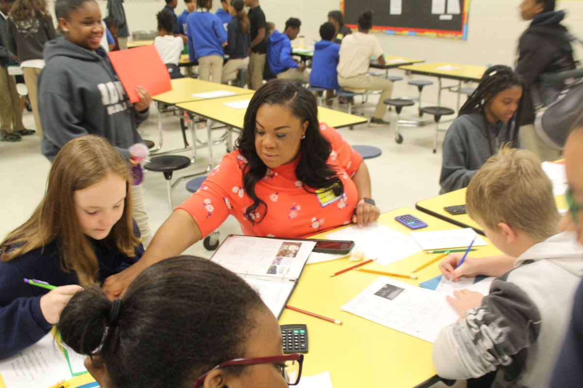 cisofcumberland's tweet photo. What if you knew the career you would have? The house you would live in? Today, our Ireland Drive Middle School students experienced their own Reality U!  We thank all of our volunteers who came out to help with all of our stations! #AllinforKids https://t.co/aGWB6wHkkZ