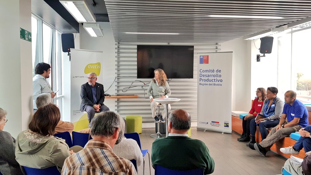 seremieconomia8's tweet photo. Seremi de Economía @mauri_guty, asistió a  "Taller aprendizaje basado en empatías: Nueva estrategia de alfabetización Digital para personas Mayores" con apoyo de @InnovandoUdeC @fomentobiobio y #BioHic
@EconomiaSubse @gorebiobio @Macaveram https://t.co/wCBKNQGJok