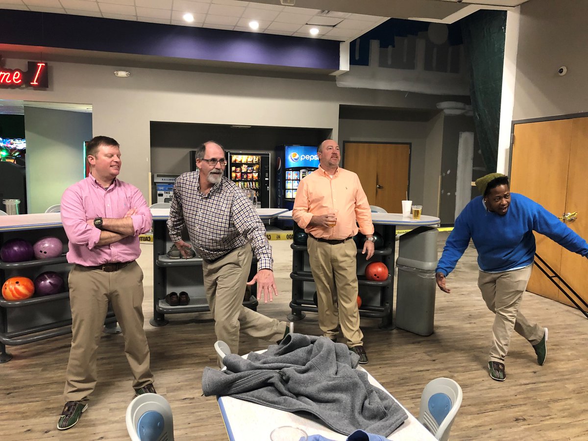 piedmontplastic's tweet photo. Recently our Birmingham Team got together for a night of "friendly" competition and team building. They split into two teams and battled it out at their local bowling alley! The losing team had to serve lunch! #PiedmontPlastics #Birmingham #TeamBuilding #WhereSolutionsTakeShape https://t.co/DpMu1iySyK