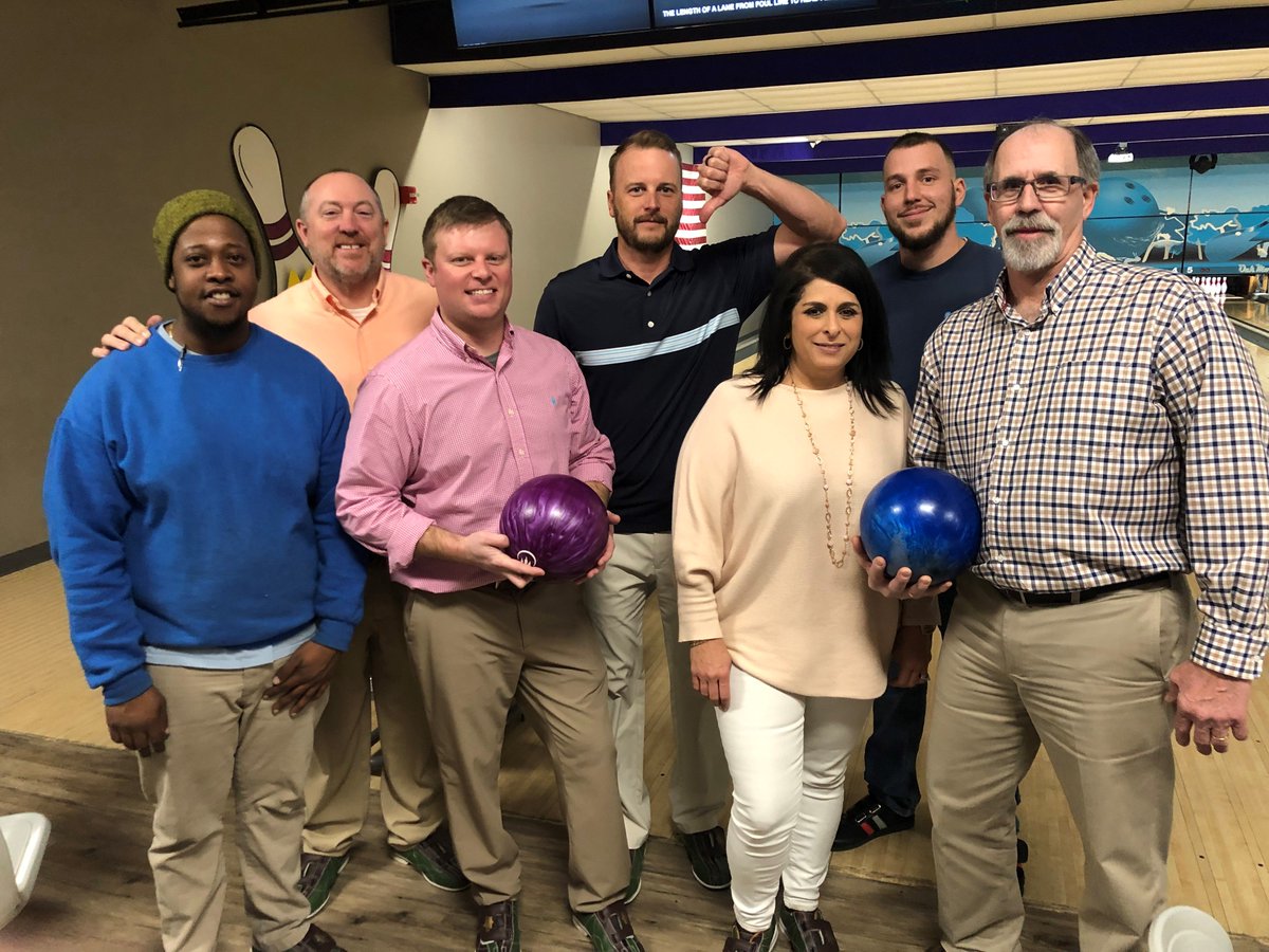piedmontplastic's tweet photo. Recently our Birmingham Team got together for a night of "friendly" competition and team building. They split into two teams and battled it out at their local bowling alley! The losing team had to serve lunch! #PiedmontPlastics #Birmingham #TeamBuilding #WhereSolutionsTakeShape https://t.co/DpMu1iySyK