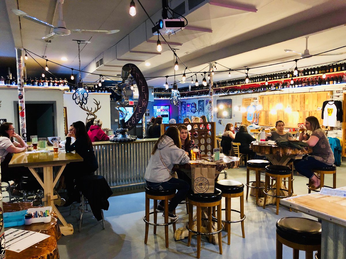 #Trivia night with <a href="/americaspubquiz/">America's Pub Quiz</a> ! Come on in, grab a #beer and pizza and enjoy a fun night!