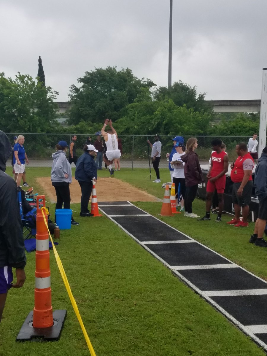 TrackSeguin's tweet image. Congrats @dorien_shannon for winning area triple jump and moving on to area

#backtobackchamp
#wejumpinjumpin
#MatadorFamily 
#swordsup
#roadtoregional
#areachamp
#hopskipandjumpfromstate