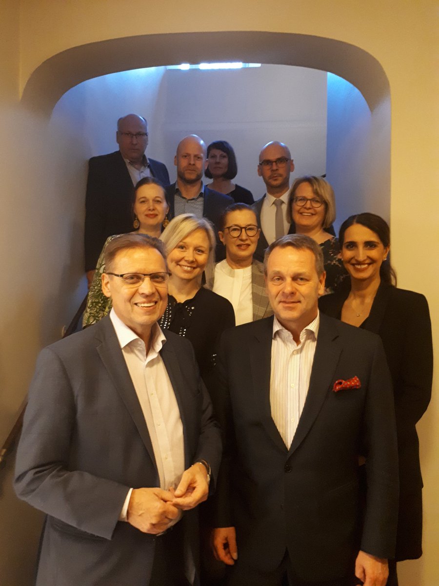 Helsingin ja Tampereen johdon keskustelut kaupunkien haasteista, tulevasta hallitusohjelmasta ja kaupungistumisesta ovat hyvin yhdenmukaisia ja erittäin tarpeellisia. <a href="/Vapaavuori/">Jan Vapaavuori</a> <a href="/annaheina/">anna-kaisa heinämäki</a> <a href="/JLoukaskorpi/">Johanna Loukaskorpi</a> <a href="/AleksiJantti/">Aleksi Jäntti</a> <a href="/juhay_r/">Juha Yli-Rajala</a> <a href="/TSalkoaho/">Tuukka Salkoaho</a> <a href="/Tamperekaupunki/">Tampereen kaupunki</a>