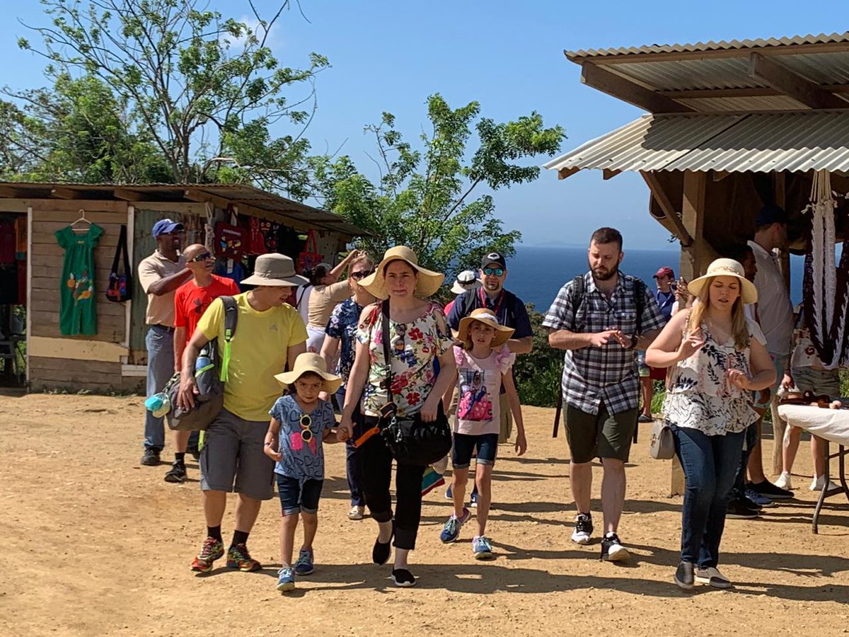 HCHTelevDigital's tweet image. Muchas turistas extranjeros visitan las bellas playas de #IslasdelaBahía en específico el sector de #SpanishView en #Roatán #Hondurasesbellaconozcala