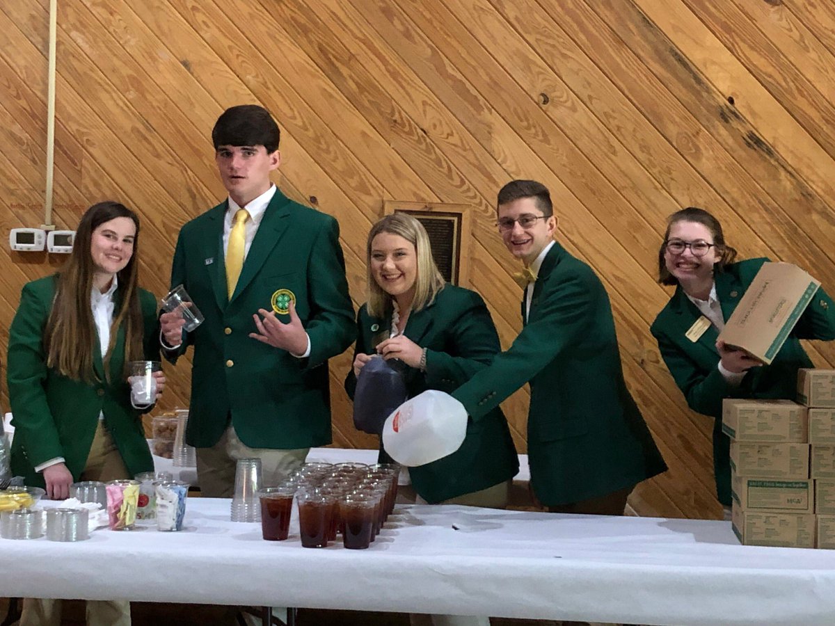 Mississippi4H's tweet image. State 4-H Advisory Board meeting yesterday! Thanks to the green jacket crew for helping out! #MS4H #MSUext 🍀
