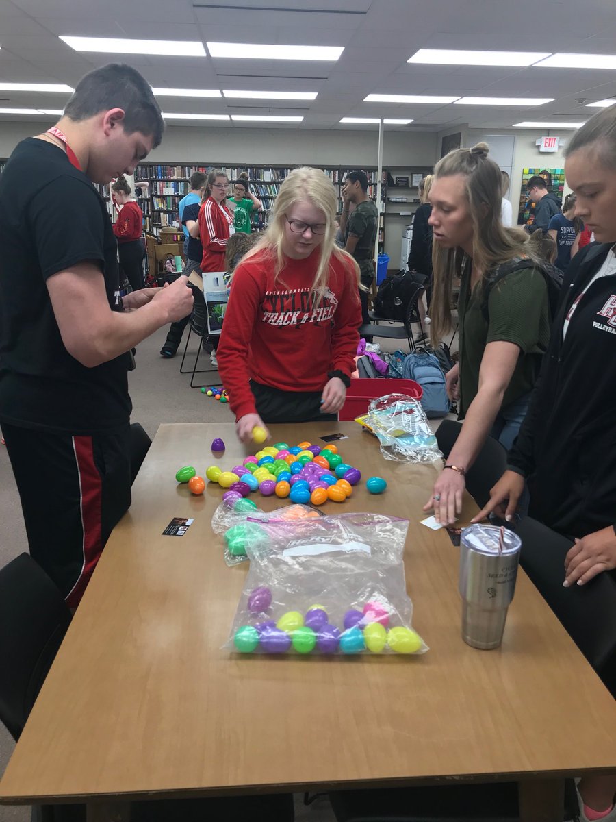FrohlichScott's tweet photo. High School Student Council were busy filling 1,200 Easter Eggs at 7:00AM for the “Egg your Yard” fundraiser.  Thank you student council members for your hard work and dedication! https://t.co/bS8JRN3ldO