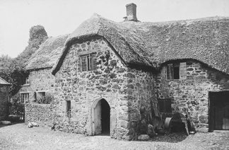 TotnesImageBank's tweet photo. Lake Farm, #Poundsgate c1908. A medieval building, stone carved over doorway and a thatched roof.
More images on our website:https://t.co/MhjaISNLdH https://t.co/oTB9zzoVSG