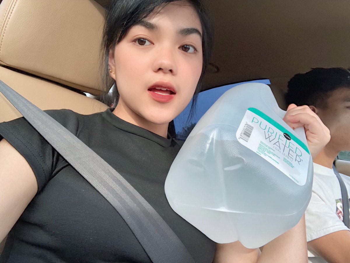 mikslmnc's tweet photo. Here to remind you to stay hydrated 🍃 https://t.co/eJy3WTe0Yj