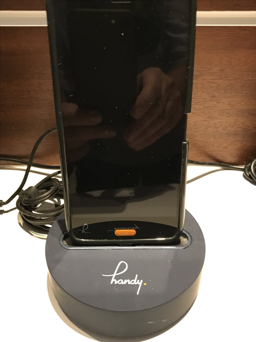 cantarlo's tweet image. Wo gibt es das? Eigenes Handy mit kostenloser Nutzung während des Hotelaufenthalt, self Check in, Powerbank, Frühstücken wie im grossen Wohnzimmer mit 50er Jahre Interieur: danke @RubyHotels #RubyLotti #Hamburg