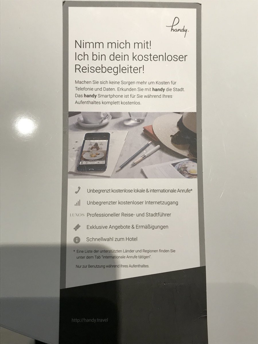 cantarlo's tweet image. Wo gibt es das? Eigenes Handy mit kostenloser Nutzung während des Hotelaufenthalt, self Check in, Powerbank, Frühstücken wie im grossen Wohnzimmer mit 50er Jahre Interieur: danke @RubyHotels #RubyLotti #Hamburg