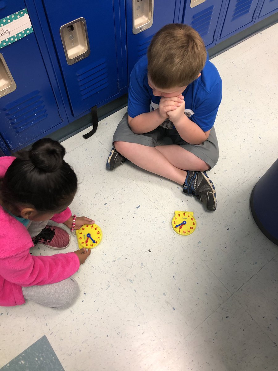 cparafinik's tweet photo. @RERockets playing race to an hour! #bisd #BirdvilleLearns #rerockets #TellingTime #bisdmath https://t.co/eb7YMiFOxG