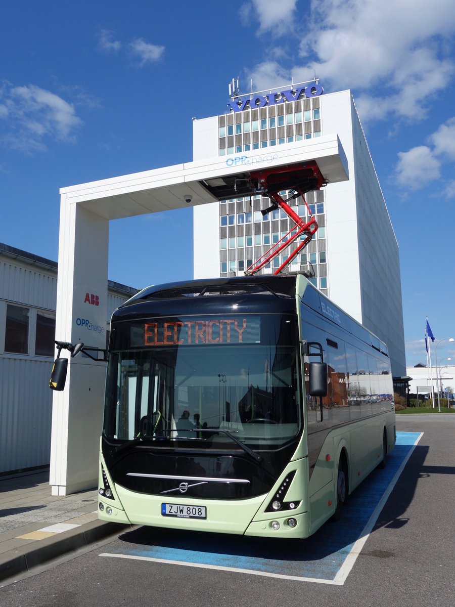 BusinessSweCEE's tweet photo. @BusinessSweCEE @AmbSzweWarszawa visited Gothenburg with Polish city mayors, city halls and transport operators interested in #Swedish experiences in sustainable urban transport and #electromobility. Big thanks to @VolvoBusGlobal @ABBgroupnews and #Consat for making it possible! https://t.co/ksw3sGS8EY