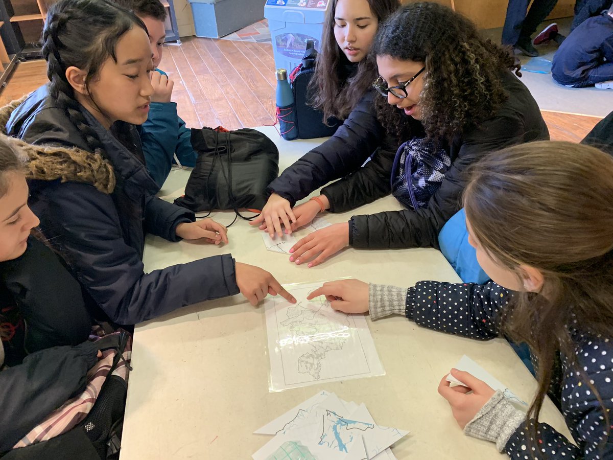 MsPereira89__'s tweet photo. Grade 8s at RBG. Piecing together a watershed puzzle! @HolyRosaryM https://t.co/N8JvHWLem2