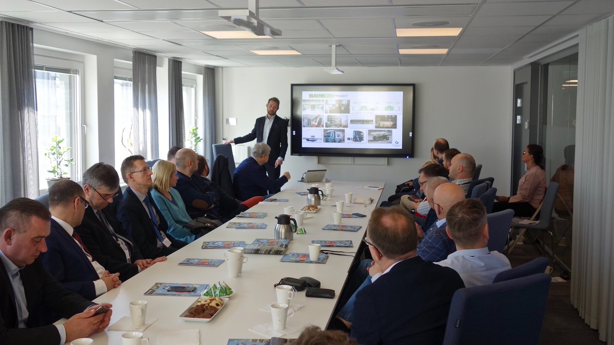 BusinessSweCEE's tweet photo. @BusinessSweCEE @AmbSzweWarszawa visited Gothenburg with Polish city mayors, city halls and transport operators interested in #Swedish experiences in sustainable urban transport and #electromobility. Big thanks to @VolvoBusGlobal @ABBgroupnews and #Consat for making it possible! https://t.co/ksw3sGS8EY