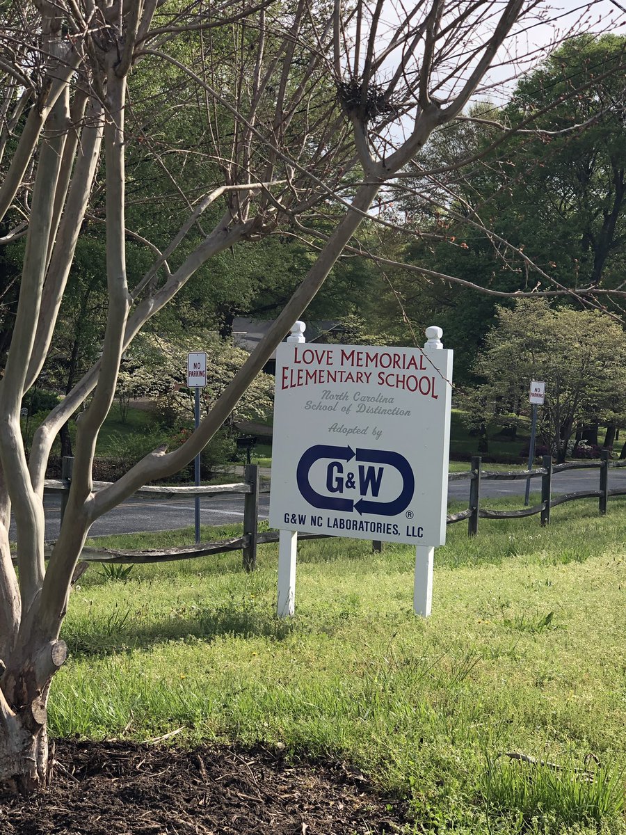 RiceLCS's tweet photo. Love Memorial getting a lot of attention and a spring fresh look thanks to G &amp; W volunteers!! We are so thankful for a great business partnership https://t.co/EFyadb17cd