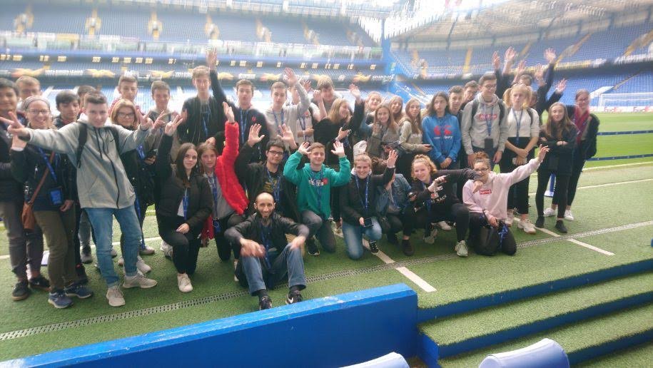 LpoA_Fournier32's tweet photo. Séjour linguistique et culturel des élèves @32Sep du @LpoA_Fournier32 de #Mirande à #Londres #EAC32 : Mardi 1er jour : #Fish and #Chips et ... #Chelsea ! https://t.co/6ng9aQEfnq