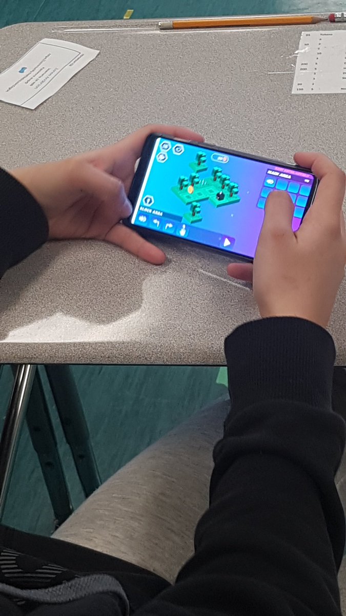 shawnrram's tweet image. Students learning and practicing coding using #algorithmcity #learningthroughplay #CTF #kidshavingfun @northland61 #abed #abedchat #edchat end goal to better understand block coding for #sphero @SpheroEdu
