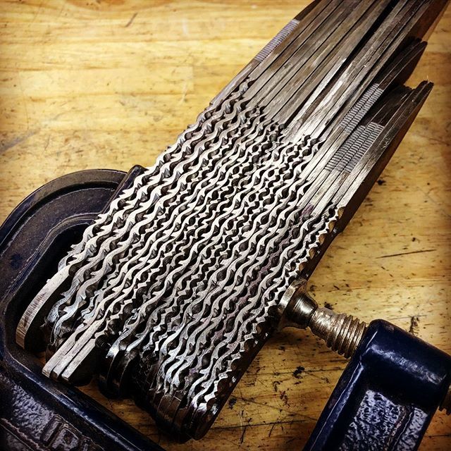 KHDailyKnives's tweet photo. A LOT of #filework was accomplished today! How many files do you think are no longer useable? #KHDailyKnives https://t.co/0v2X2xdHgE https://t.co/yOeRGBNjqx