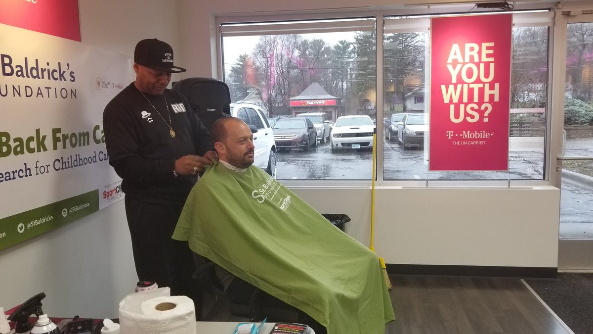 #OneMinneapolis St. Baldrick's event - this is the definition of director commitment 😂 @EdStald @KeithFagan5 @LaylaMoo18 @WirelessVision #PassionforOurPeople