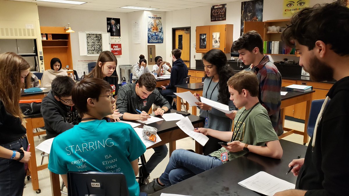 SandyKulkarnee's tweet photo. For my #IBChem students, #examreview is fun time, #teamwork, #collaboration and #argumentdriven engaging discussions! https://t.co/ixrRdJXwNM