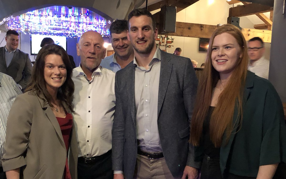 GLLM Rygbi (@gllmrygbi) on Twitter photo An awesome evening with a True Hero! ⭐️<a href="/samwarburton_/">Sam Warburton</a>
Grounded, Humble, Honest, Gentleman = Rugby Legend🏉🏴
🙌🏼<a href="/samwarburton_/">Sam Warburton</a> Diolch
#morethanrugby #ambassador
<a href="/BreaLeung/">Brea Leung</a> <a href="/OwainTJones17/">Owain Tudur Jones</a> <a href="/rygbicaernarfon/">ClwbRygbiCaernarfon</a> <a href="/GllmRygbi/">GLLM Rygbi</a> An awesome evening with a True Hero! ⭐️<a href="/samwarburton_/">Sam Warburton</a>
Grounded, Humble, Honest, Gentleman = Rugby Legend🏉🏴
🙌🏼<a href="/samwarburton_/">Sam Warburton</a> Diolch
#morethanrugby #ambassador
<a href="/BreaLeung/">Brea Leung</a> <a href="/OwainTJones17/">Owain Tudur Jones</a> <a href="/rygbicaernarfon/">ClwbRygbiCaernarfon</a> <a href="/GllmRygbi/">GLLM Rygbi</a>
